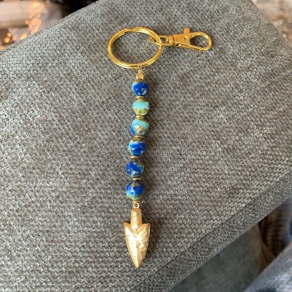 Blue beaded arrow handmade keychain - Picture 4 of 10